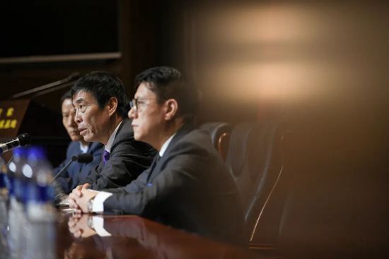 亚洲免费精品视频